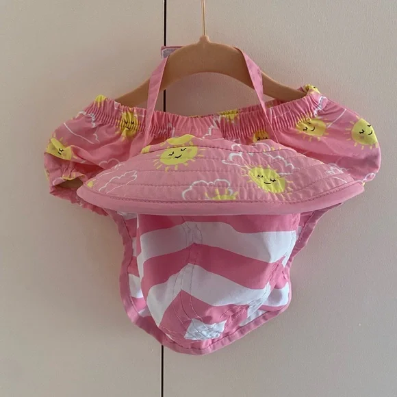 Like New✨Pottery Barn Sunshine Diaper Cover Up 6-12M and Reversible Hat 3-12M - Picture 6 of 7